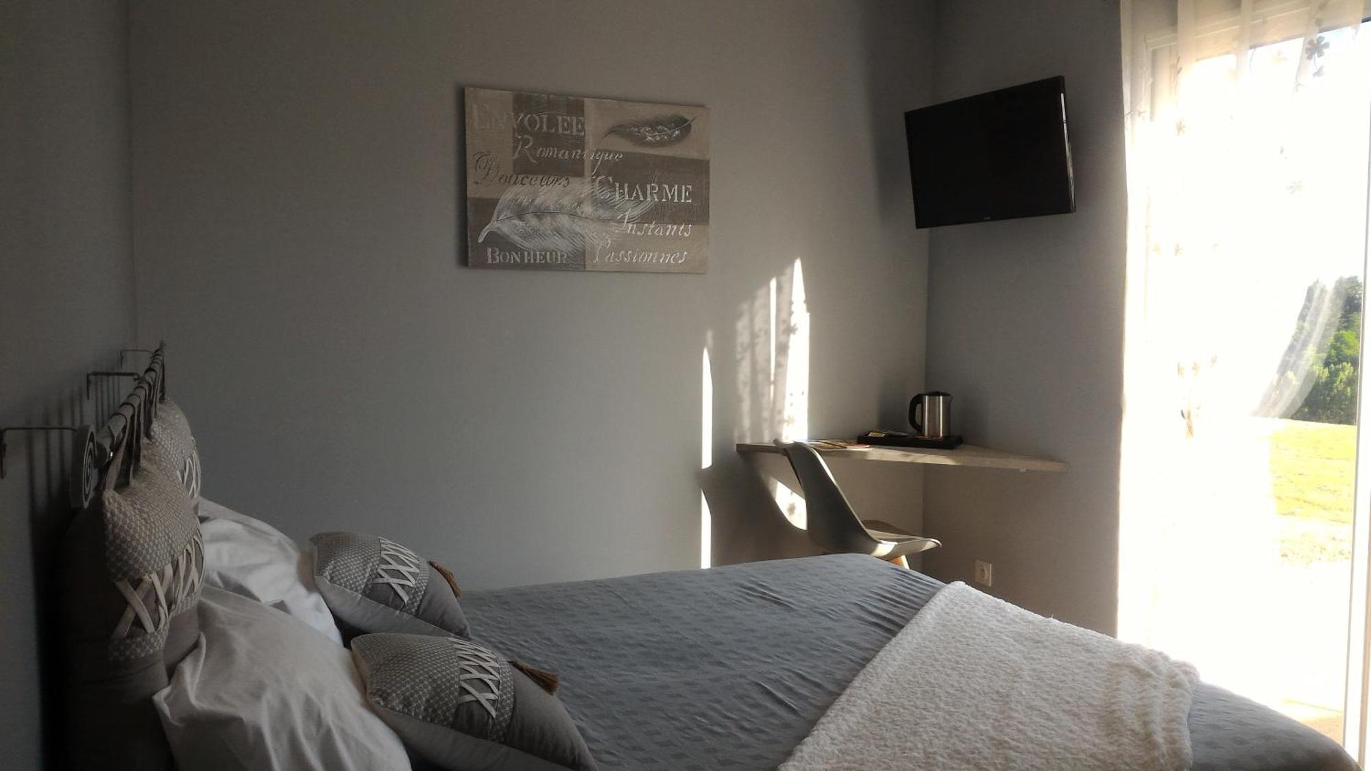 La Sarlamandre, Chambres Et Table D'Hotes Marcillac-Saint-Quentin Exteriör bild